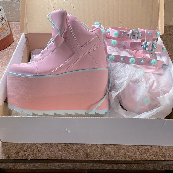 COPY - Brand New YRU Platform Sneakers - Picture 4 of 5